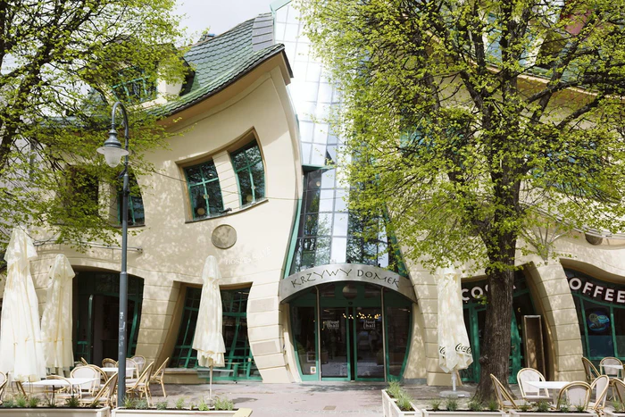 Illusion Chamber and the Old Mine Museum of Illusions - Crooked House in Sopot